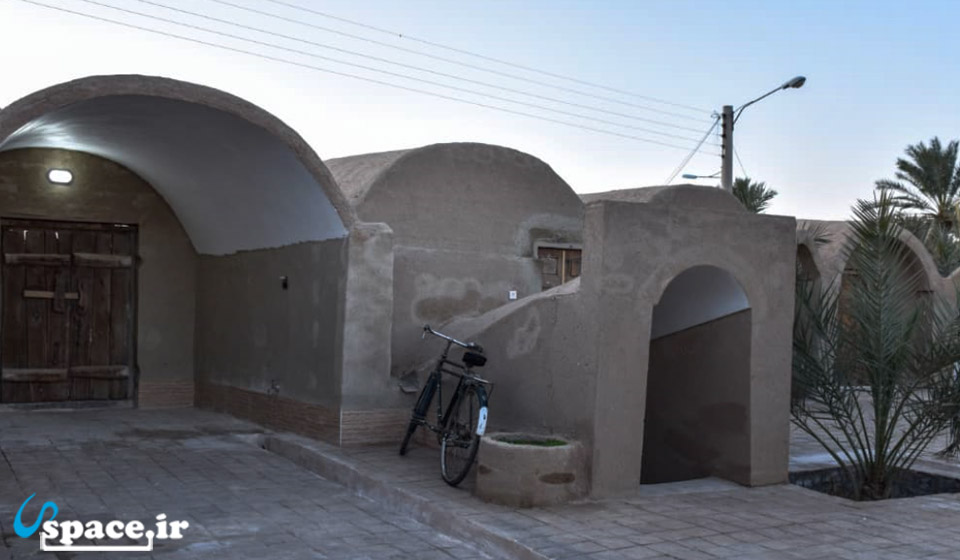 محوطه اقامتگاه بومگردی آراد - طبس - روستای احمدیه